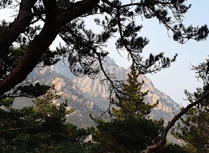 Wandern im Caoshen Gebirge bei Qingdao